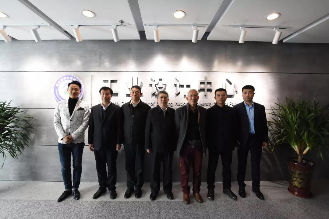 河北保定工业设计中心开园仪式嘉宾领导合影;怡美工业设计