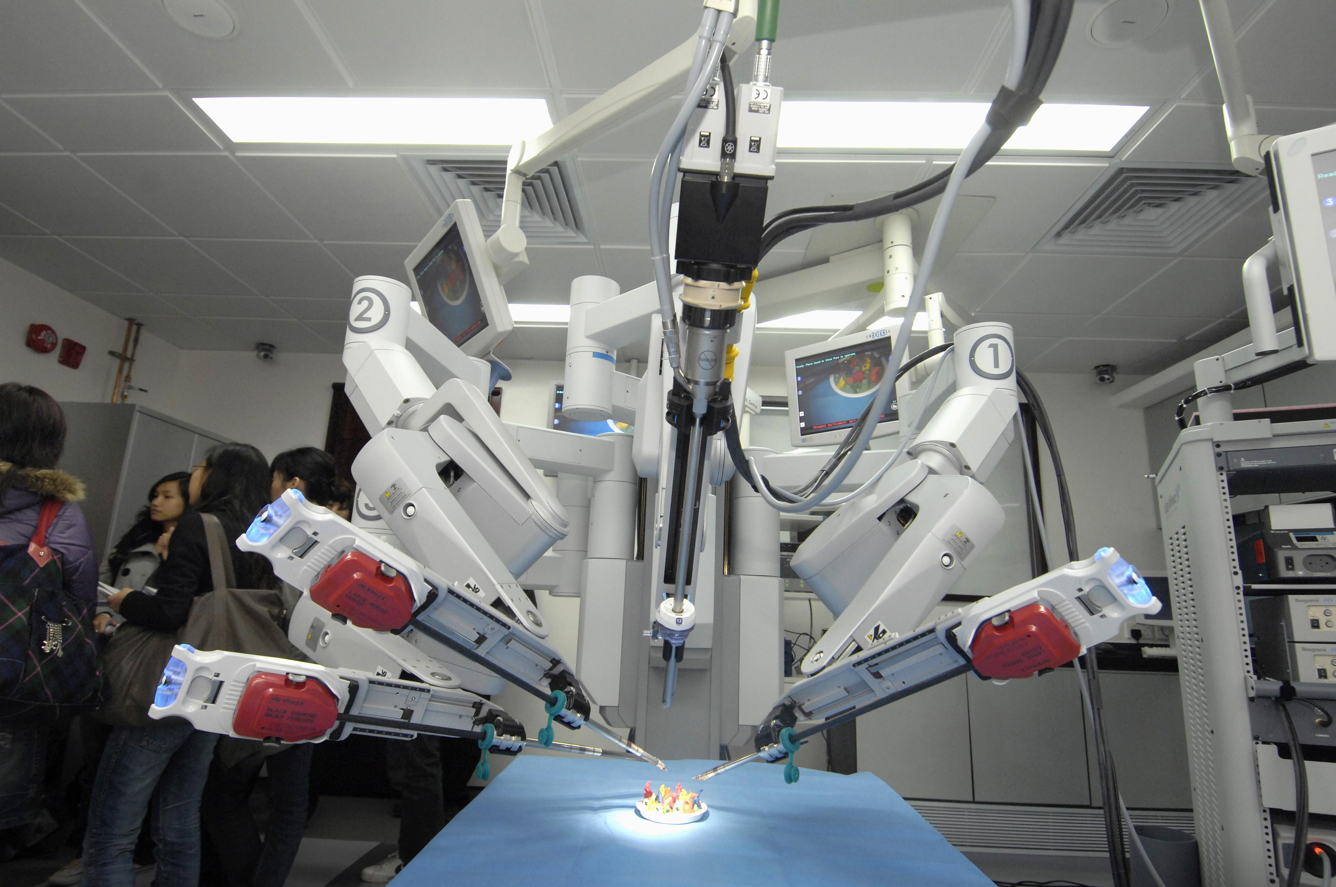 达芬奇手术机器人照片图片